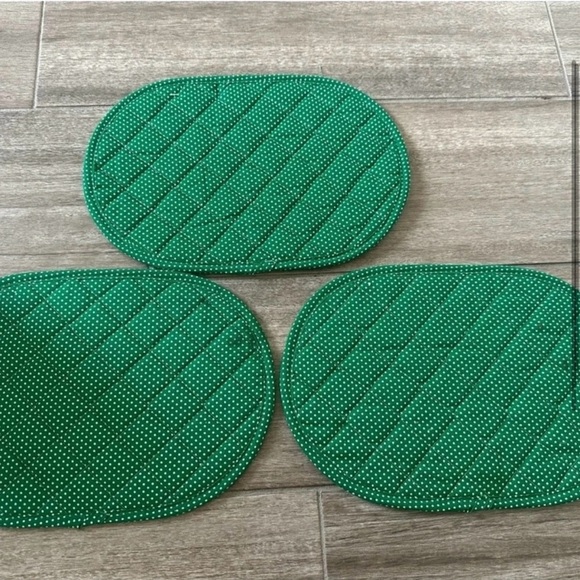 Vintage Christmas Cloth Placemats 3 Total - Picture 3 of 3